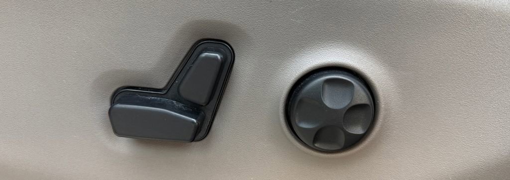 Used 2020 Chrysler Voyager Lxi image 22