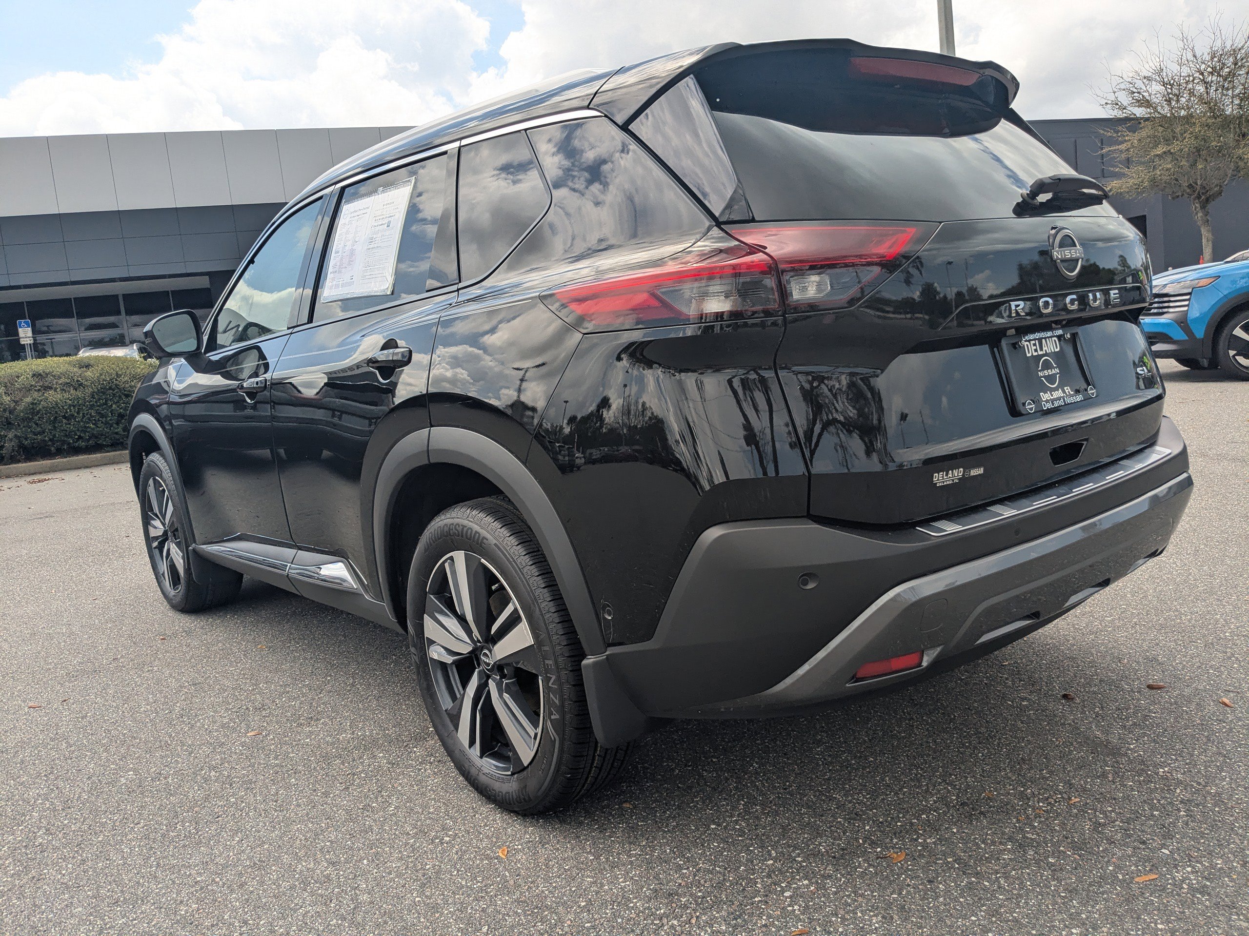 Certified 2023 Nissan Rogue SL w/ SL Premium Package image 6