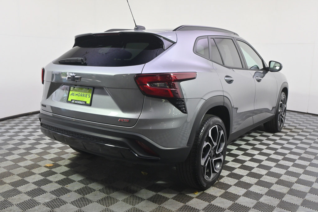 Used 2024 Chevrolet Trax RS w/ Sunroof Package FWD image 6