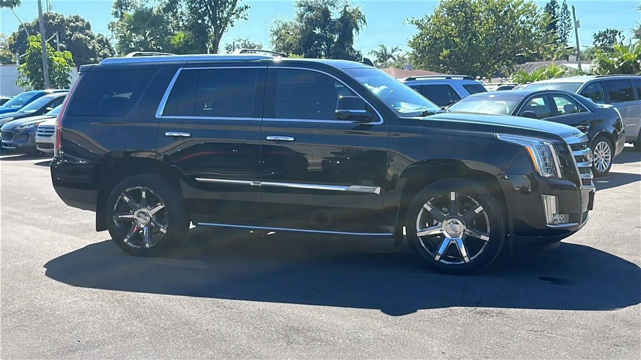 Used 2015 Cadillac Escalade Luxury AWD/4WD image 59