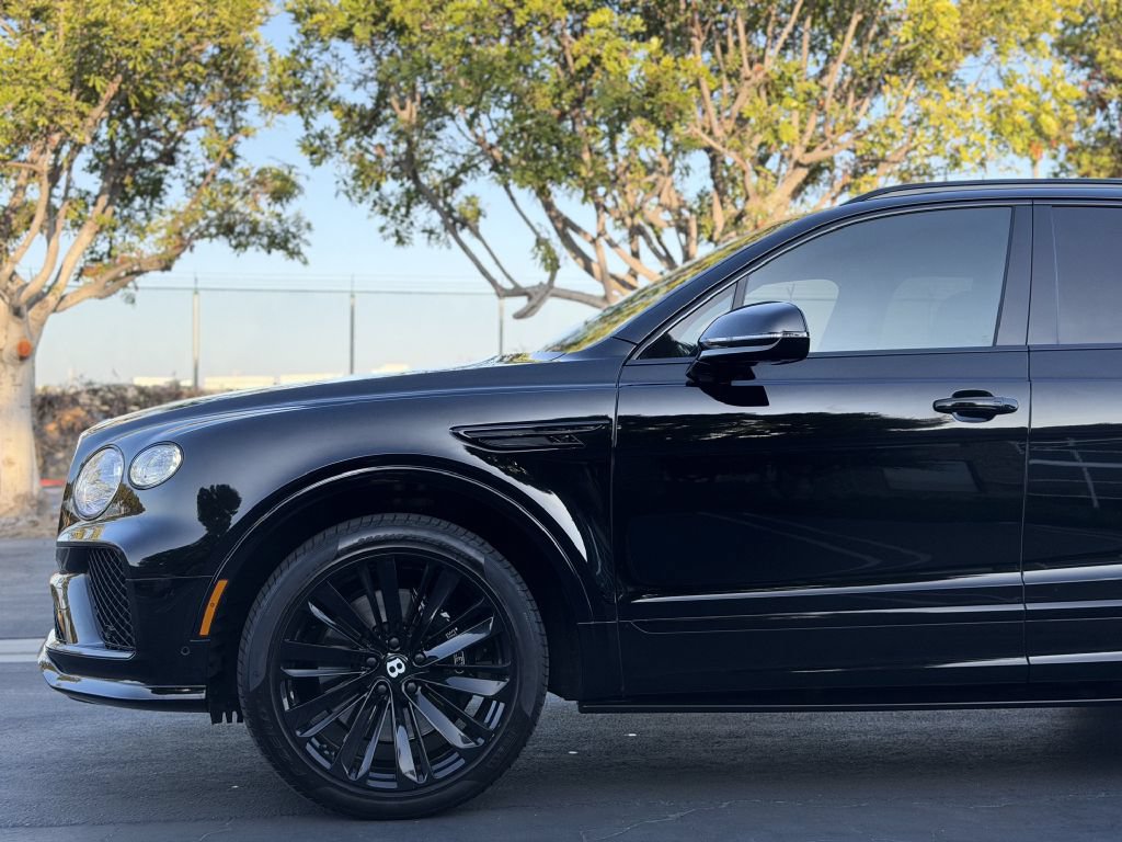 Used 2021 Bentley Bentayga Speed AWD/4WD image 16