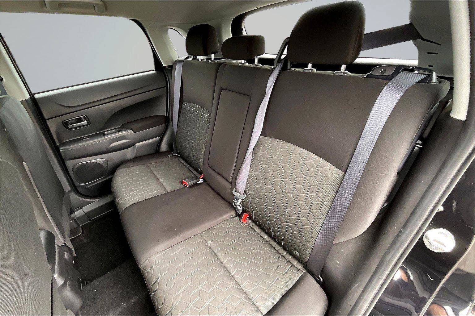 Used 2025 Mitsubishi Outlander Sport AWD image 25