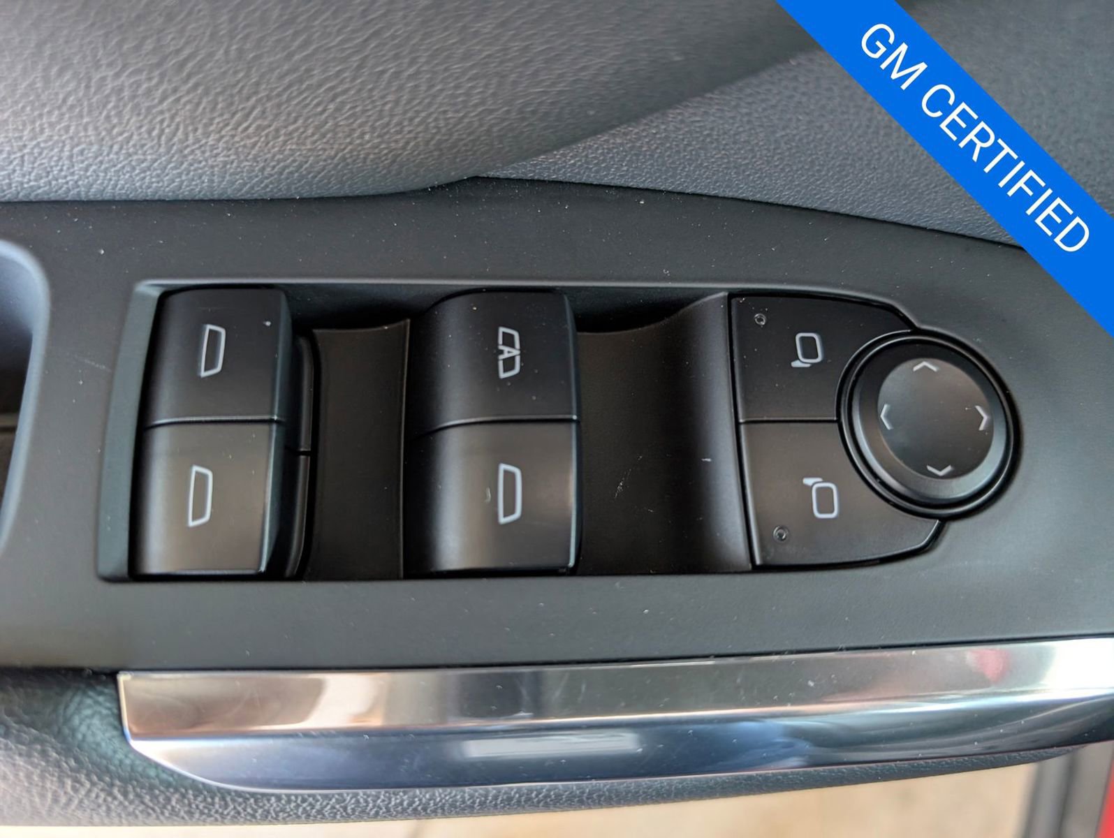 Used 2025 Chevrolet Traverse LT image 8