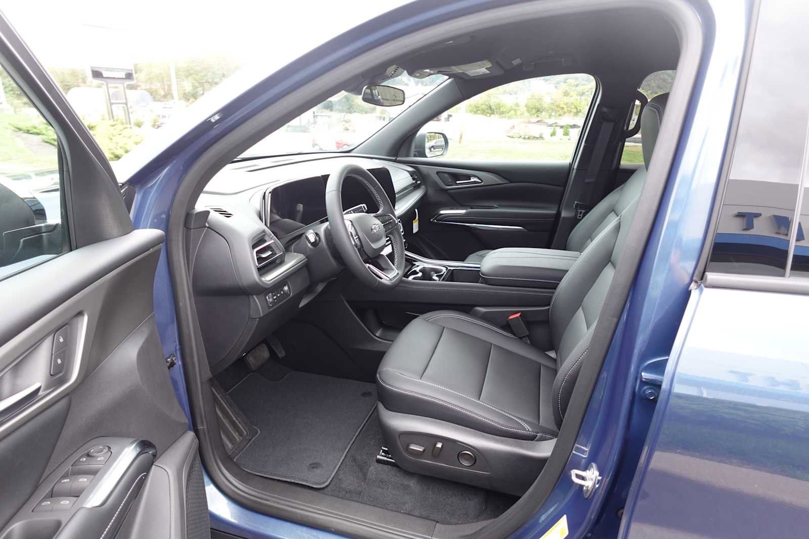 New 2026 Chevrolet Traverse LT w/ Midnight/Sport Edition image 12