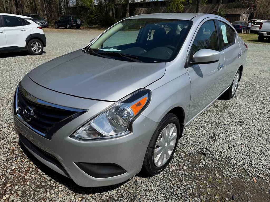 Used 2019 Nissan Versa SV image 1