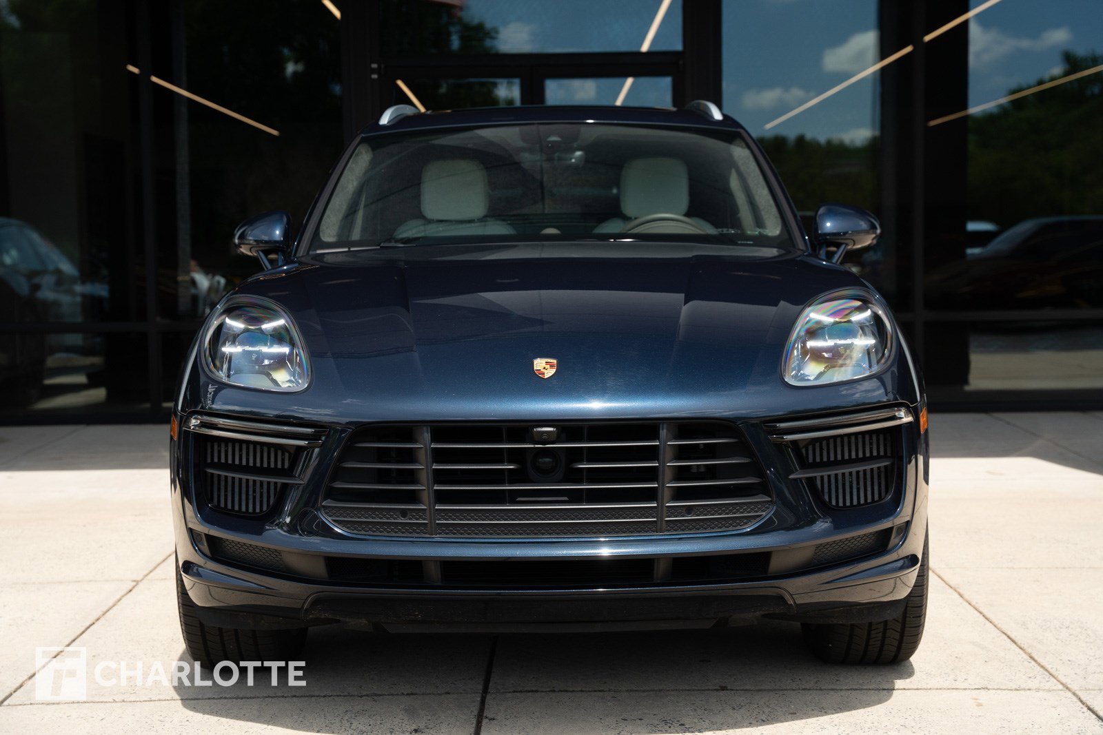 Used 2021 Porsche Macan Turbo AWD/4WD image 4