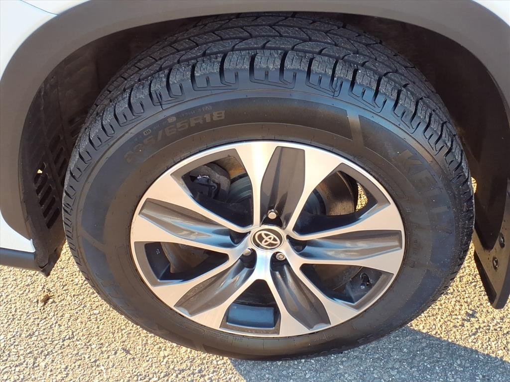 Used 2022 Toyota Highlander XLE image 10
