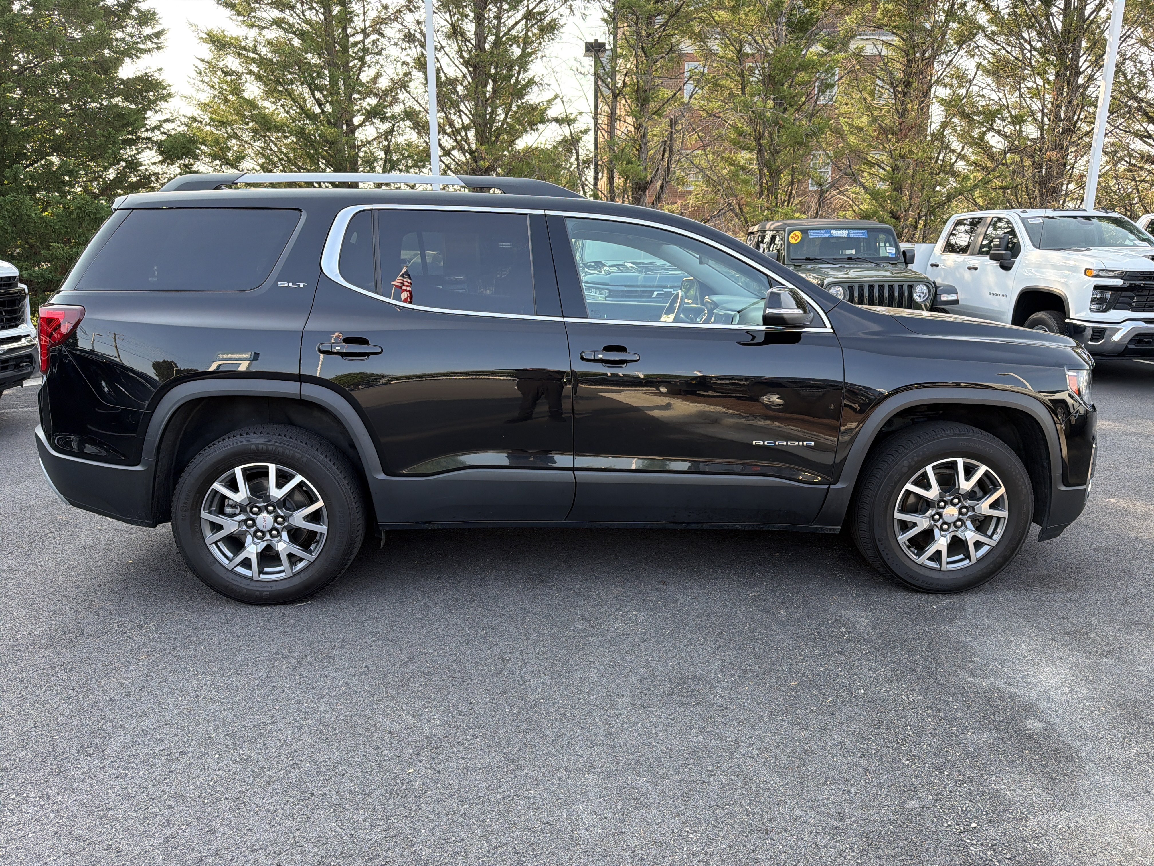 Used 2023 GMC Acadia SLT AWD/4WD image 11