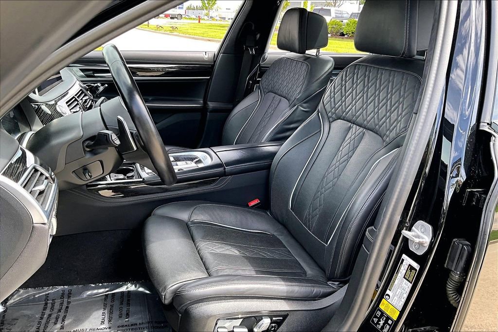 Used 2022 BMW 750i xDrive w/ Executive Package AWD/4WD image 15