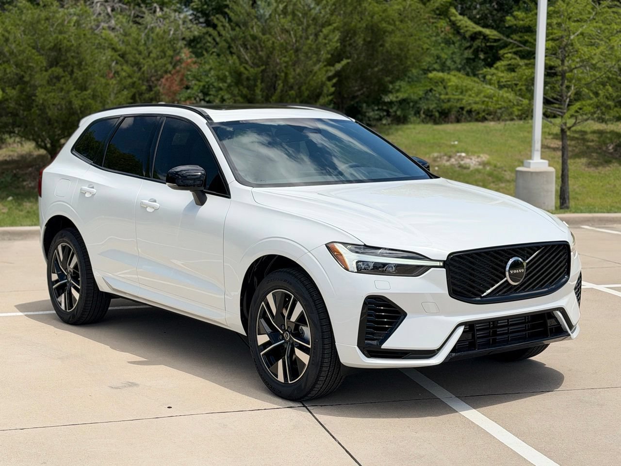 New 2026 Volvo XC60 T8 Core w/ Protection Package Premier AWD/4WD image 4