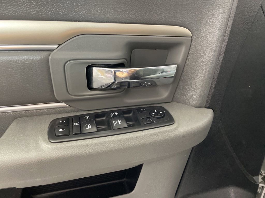 Used 2018 RAM 1500 Classic SLT AWD/4WD image 10