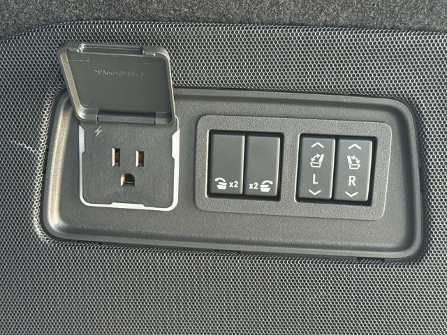 Certified 2024 Cadillac Escalade ESV Sport Platinum w/ LPO, ONYX Package AWD/4WD image 14