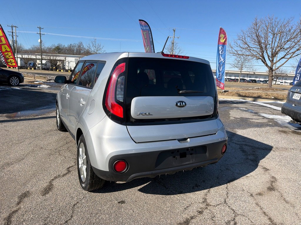 Used 2017 Kia Soul FWD image 4