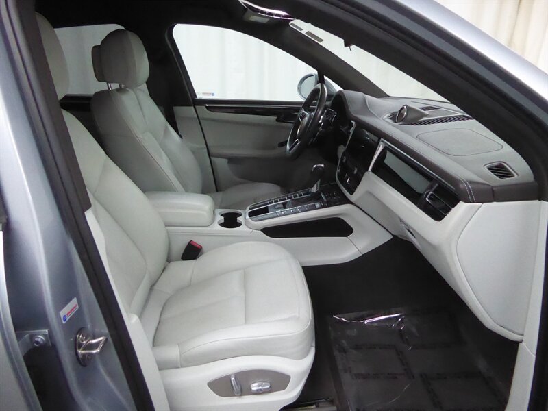 Used 2021 Porsche Macan S AWD/4WD image 24