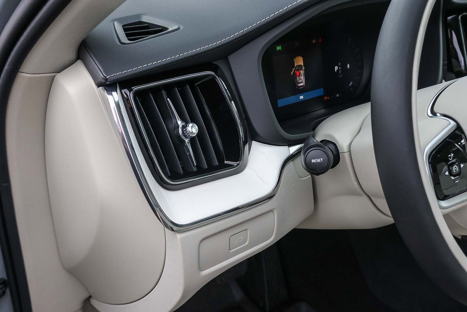 New 2026 Volvo XC60 B5 Ultra w/ Protection Package Premier image 31