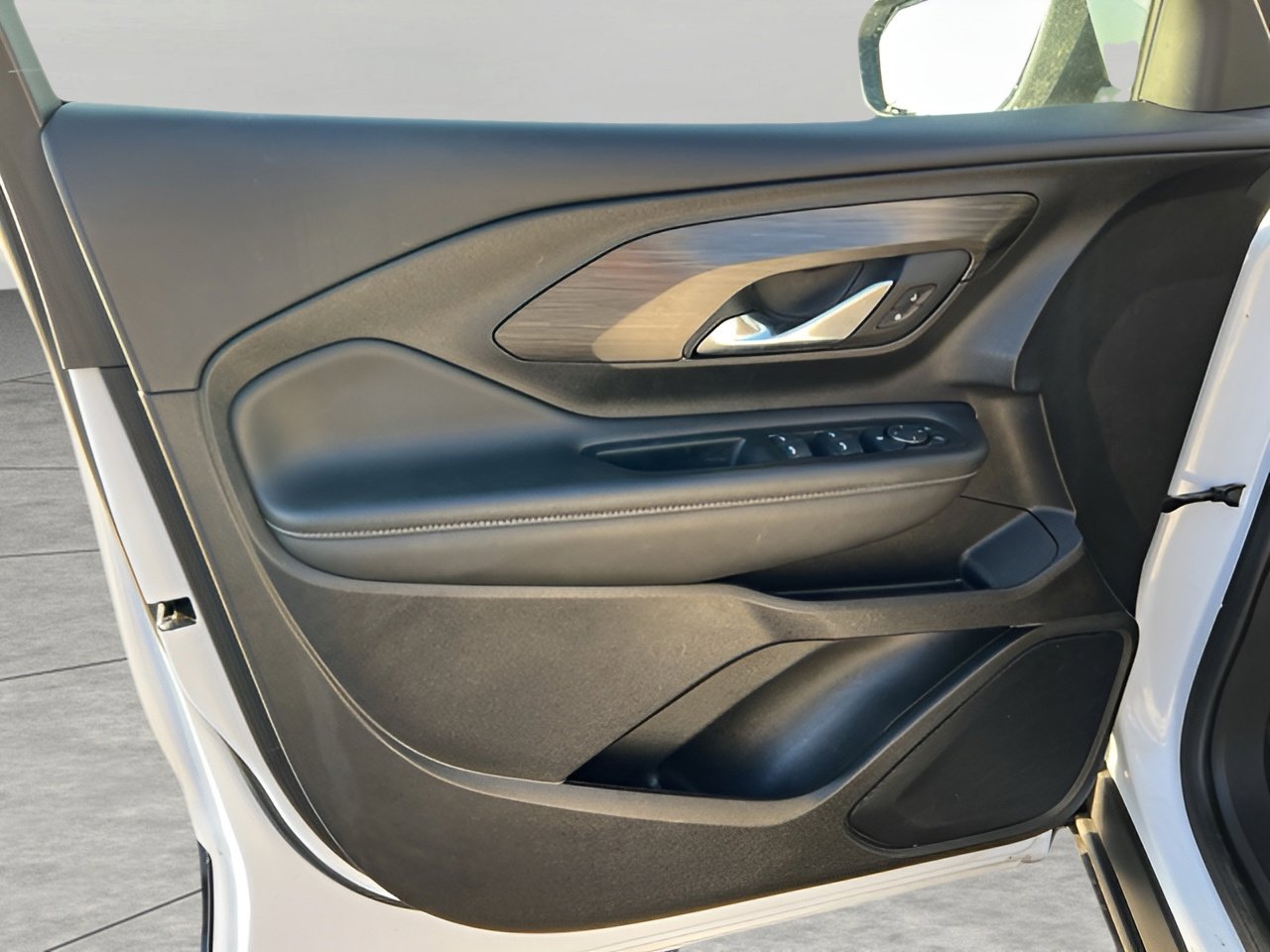 Used 2024 GMC Terrain SLE image 51