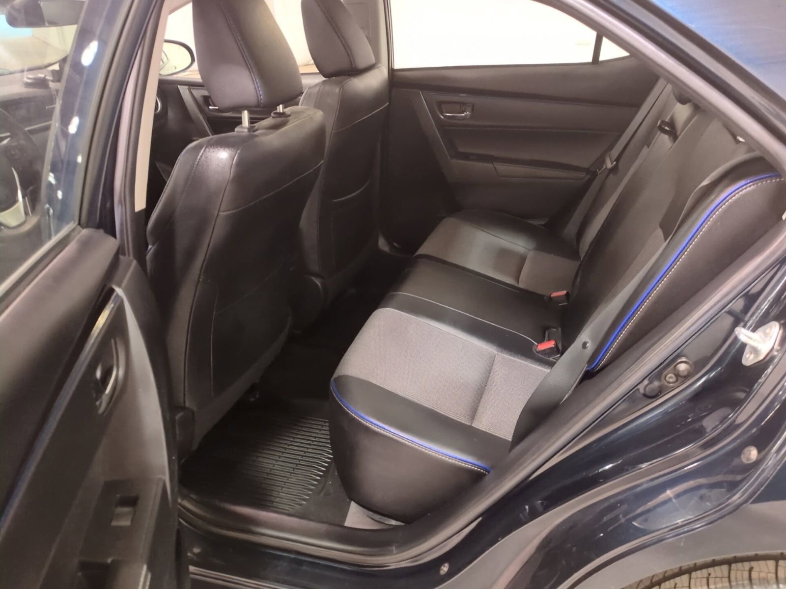 Used 2017 Toyota Corolla SE w/ SE Premium Package image 14