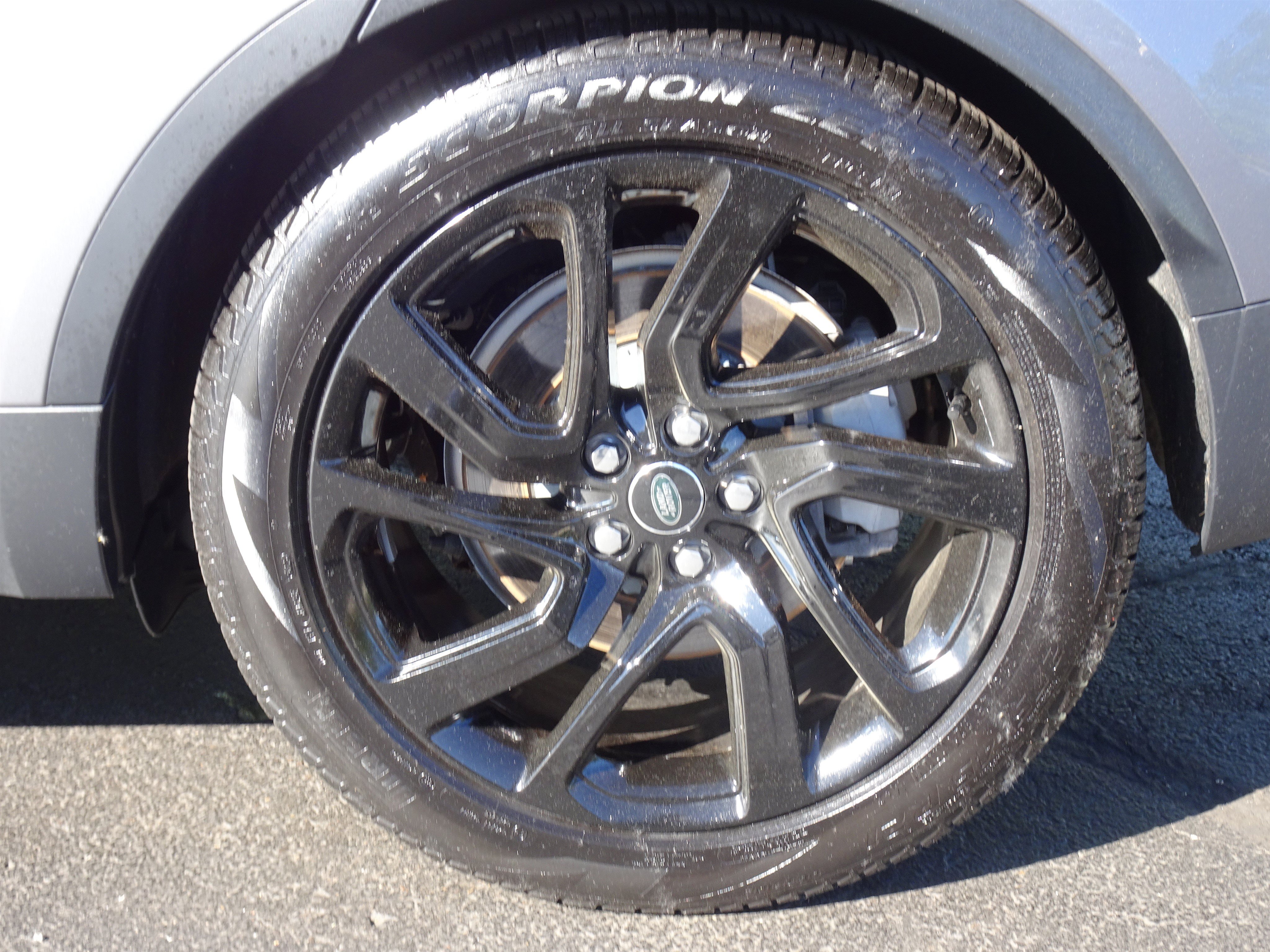 Certified 2025 Land Rover Discovery S AWD/4WD image 38