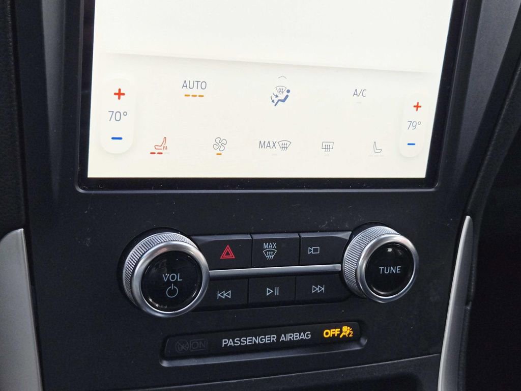 Used 2024 Ford Edge SEL image 25