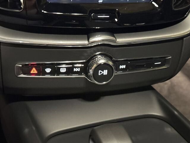 New 2025 Volvo XC60 T8 Core w/ Protection Package Premier AWD/4WD image 17