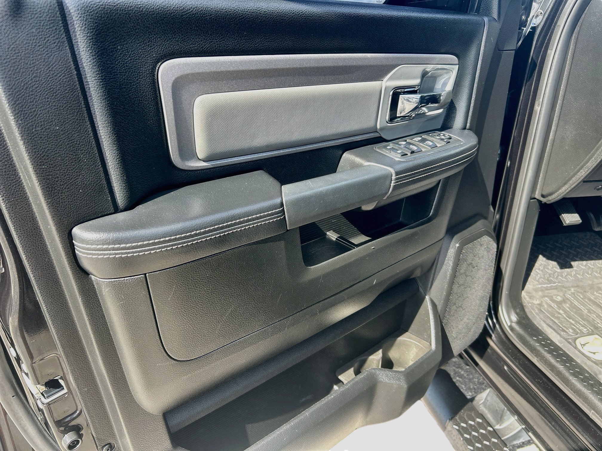 Used 2018 RAM 2500 Power Wagon w/ Leather & Luxury Group AWD/4WD image 17