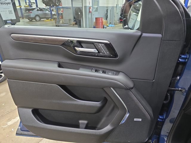New 2026 Chevrolet Suburban Premier w/ Sun And Tow Package AWD/4WD image 29