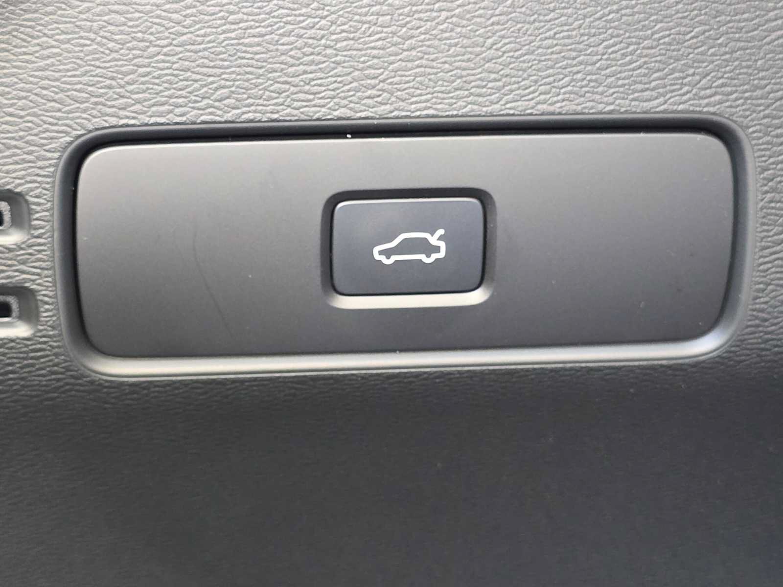 Used 2026 Volvo XC40 B5 Plus w/ Climate Package AWD/4WD image 31