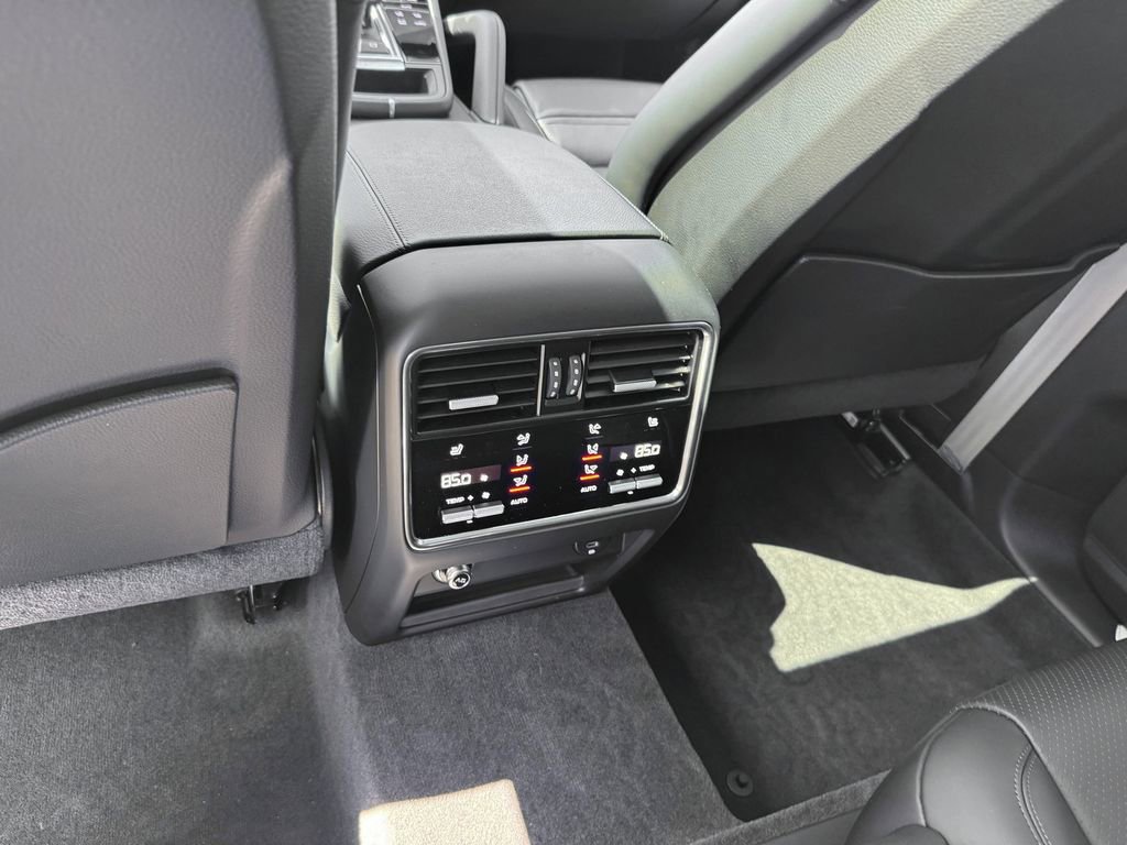 Used 2023 Porsche Cayenne Coupe AWD/4WD image 27