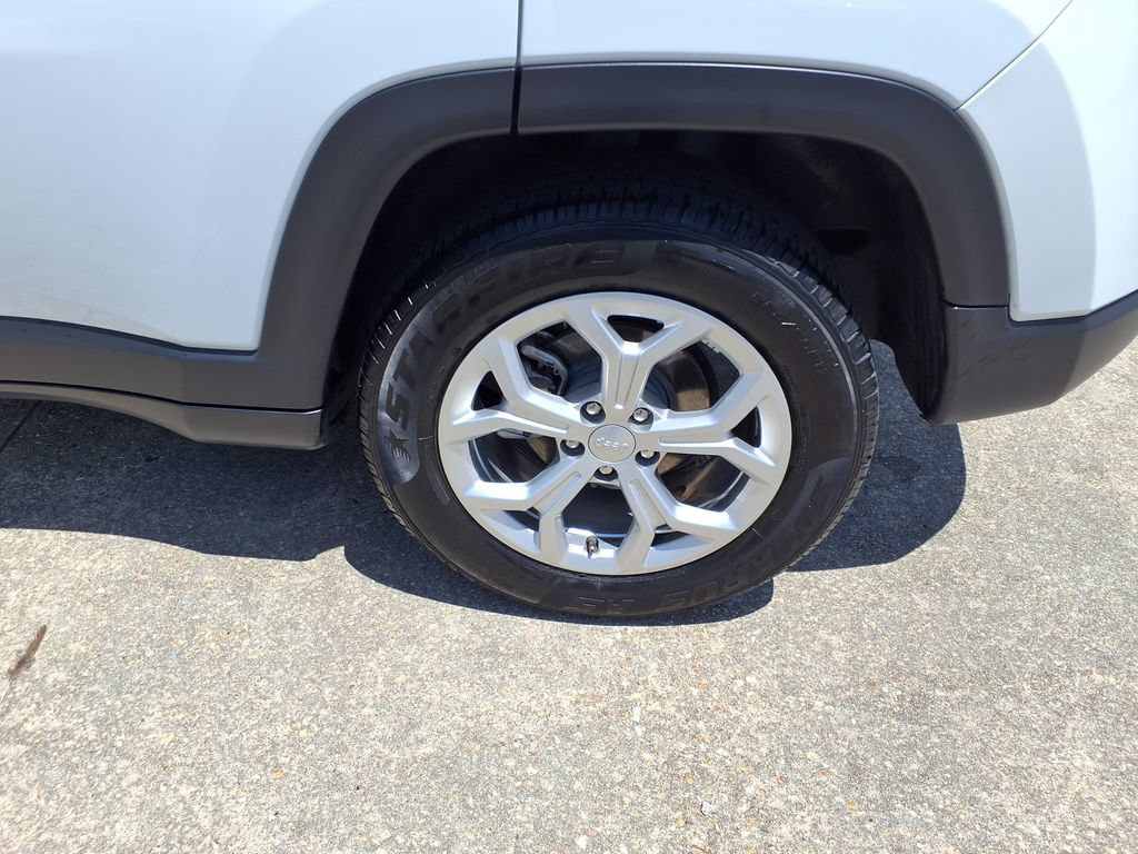 Used 2024 Jeep Compass Latitude AWD/4WD image 11