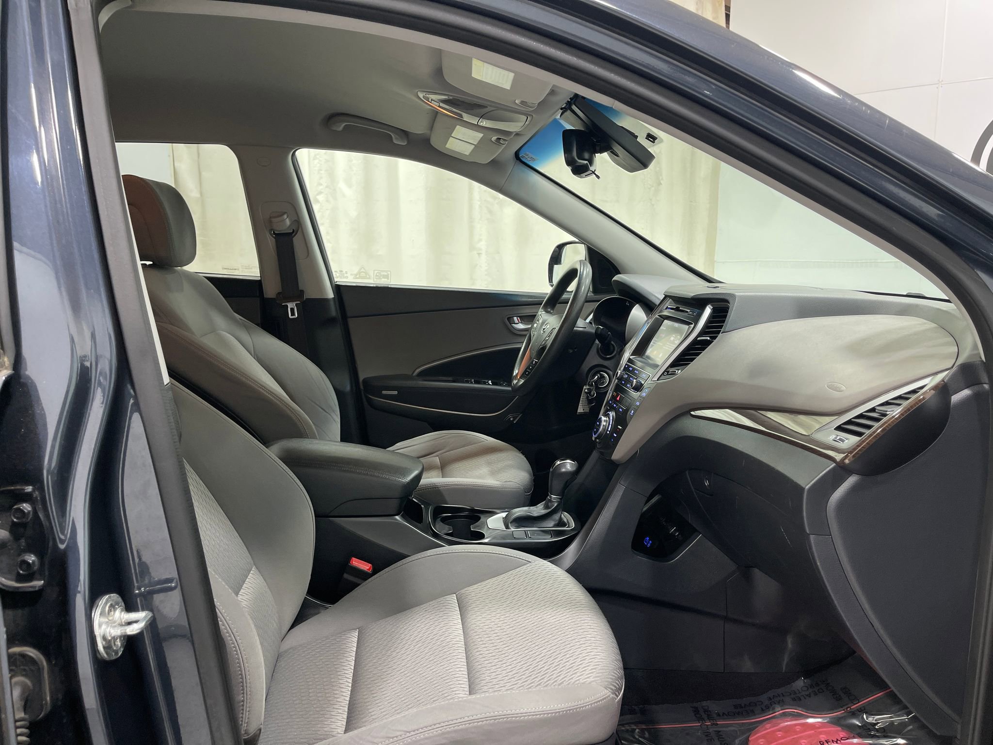 Used 2017 Hyundai Santa Fe SE w/ Cargo Package AWD/4WD image 29