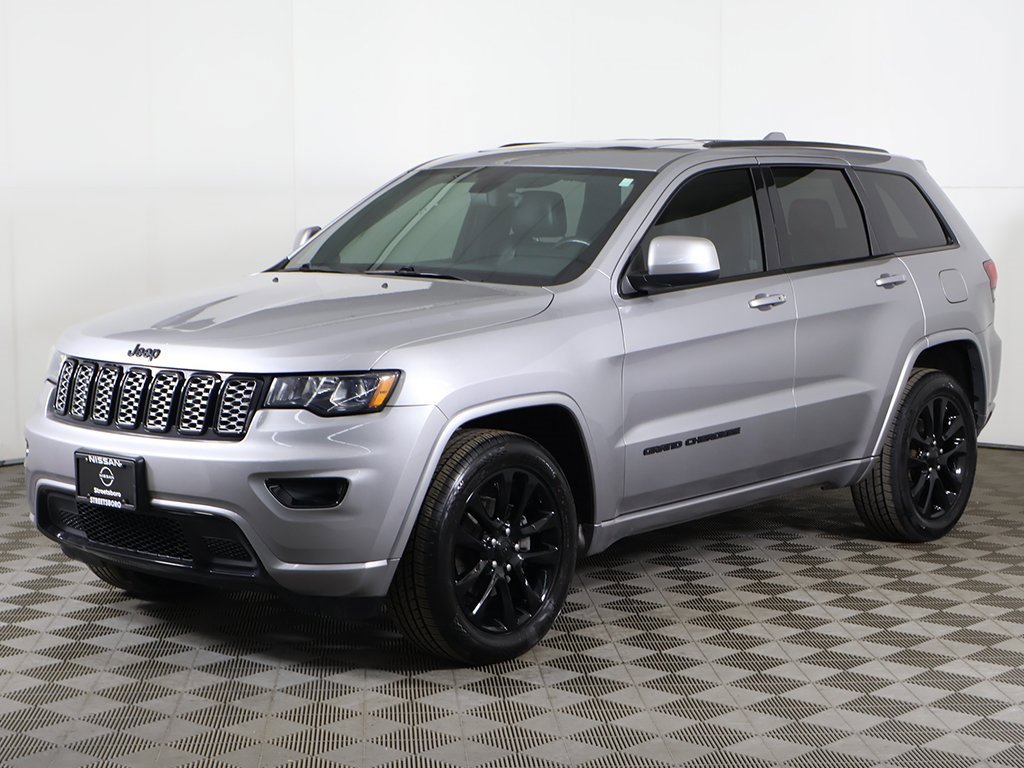 Used 2017 Jeep Grand Cherokee Altitude image 7