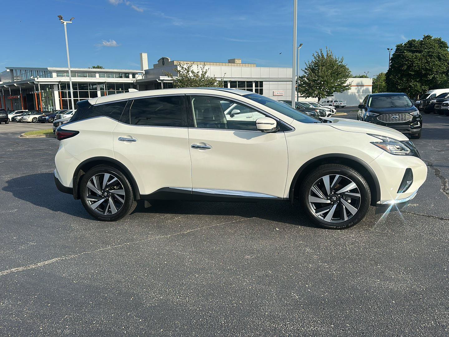 Used 2024 Nissan Murano SL AWD/4WD image 2
