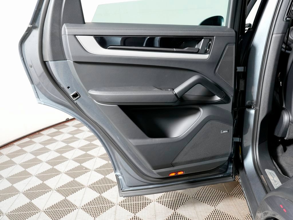 Certified 2026 Porsche Cayenne AWD/4WD image 32