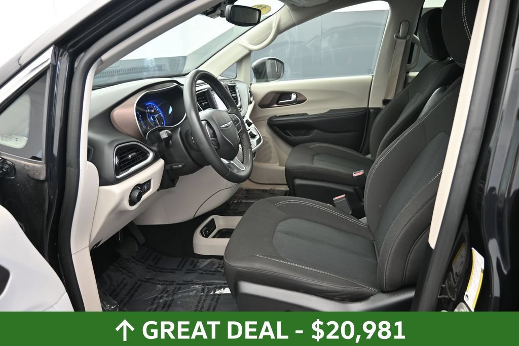 Used 2023 Chrysler Voyager LX FWD image 15