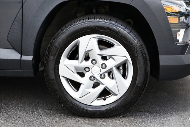 Used 2024 Hyundai Kona SE AWD/4WD image 5