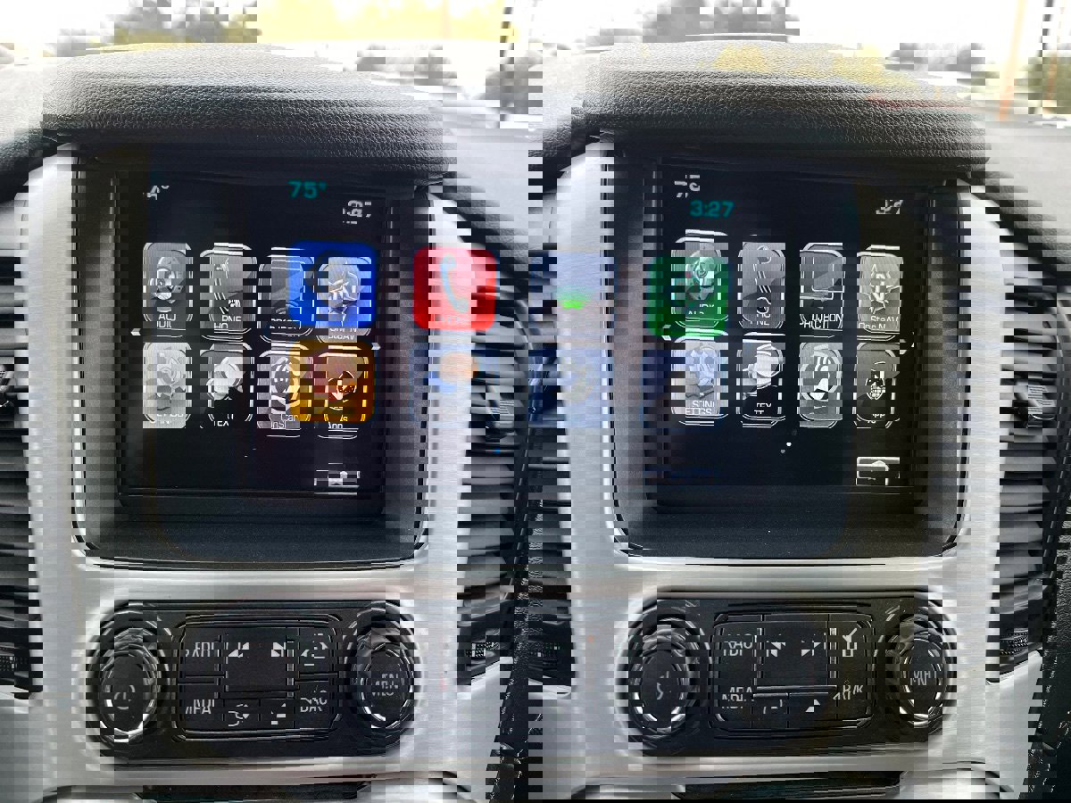 Used 2019 GMC Yukon XL SLE w/ SLE Value Package image 15