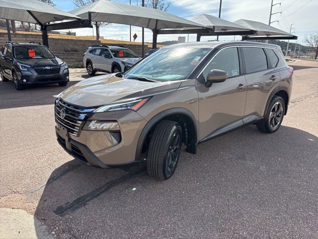 Used 2024 Nissan Rogue SV image 3