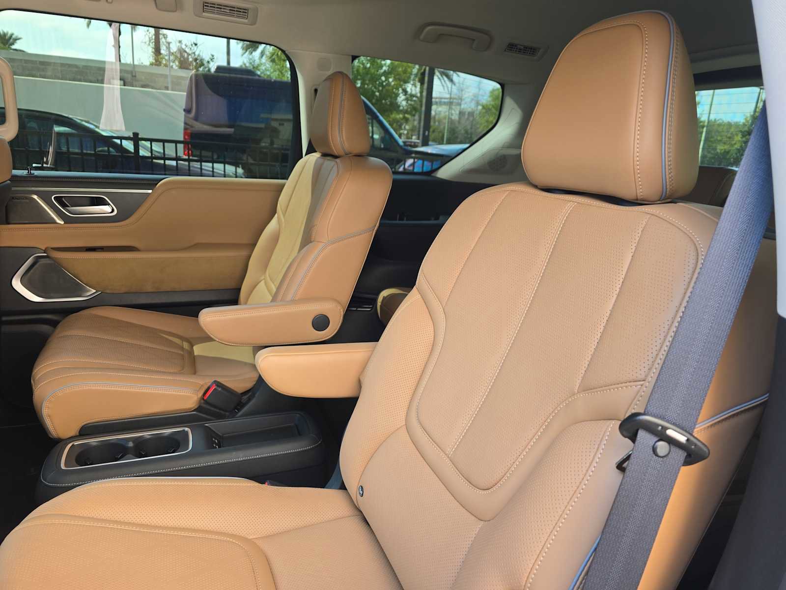 Certified 2025 INFINITI QX80 Sensory image 12