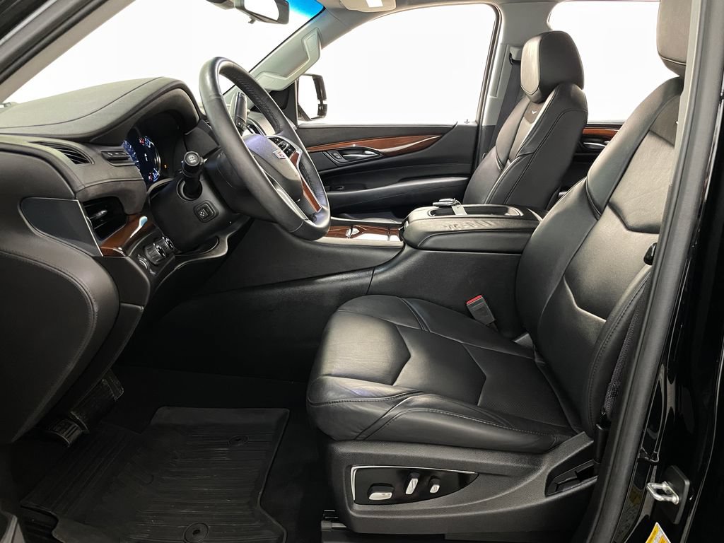 Used 2017 Cadillac Escalade Luxury AWD/4WD image 10
