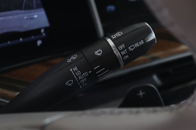 Certified 2023 Cadillac Escalade ESV Premium Luxury Platinum image 18