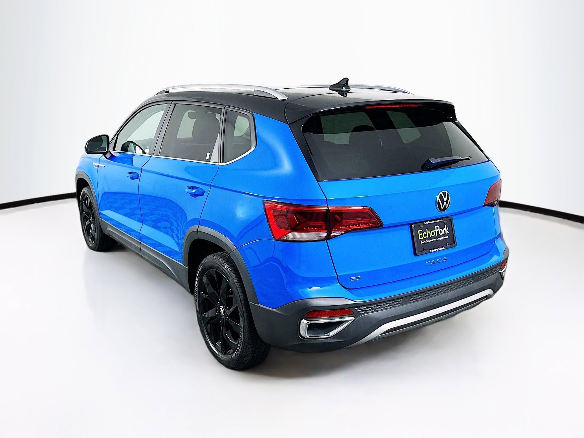 Used 2023 Volkswagen Taos SE FWD image 5