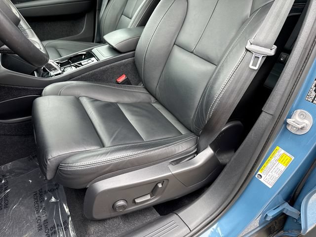 Certified 2024 Volvo XC40 B5 Plus w/ Protection Package Premier AWD/4WD image 17