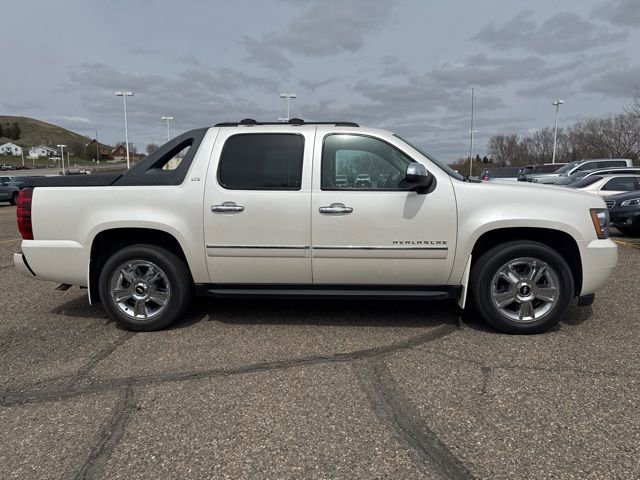 Used 2010 Chevrolet Avalanche LTZ AWD/4WD image 2