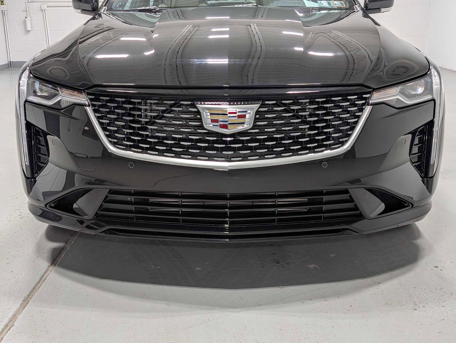Certified 2023 Cadillac CT4 Premium Luxury image 2