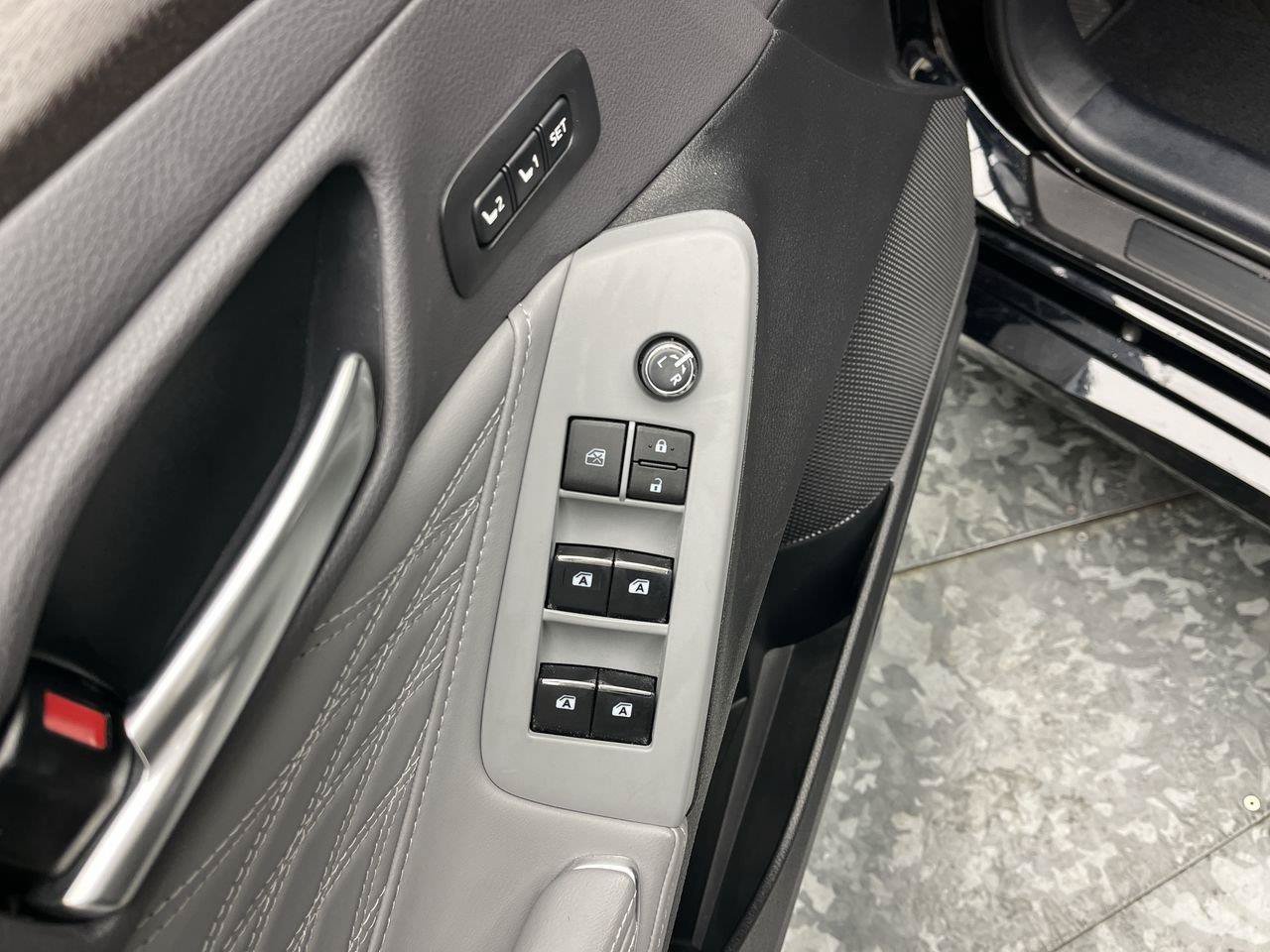 Used 2021 Toyota Avalon Limited w/ Advanced Safety Package FWD image 9