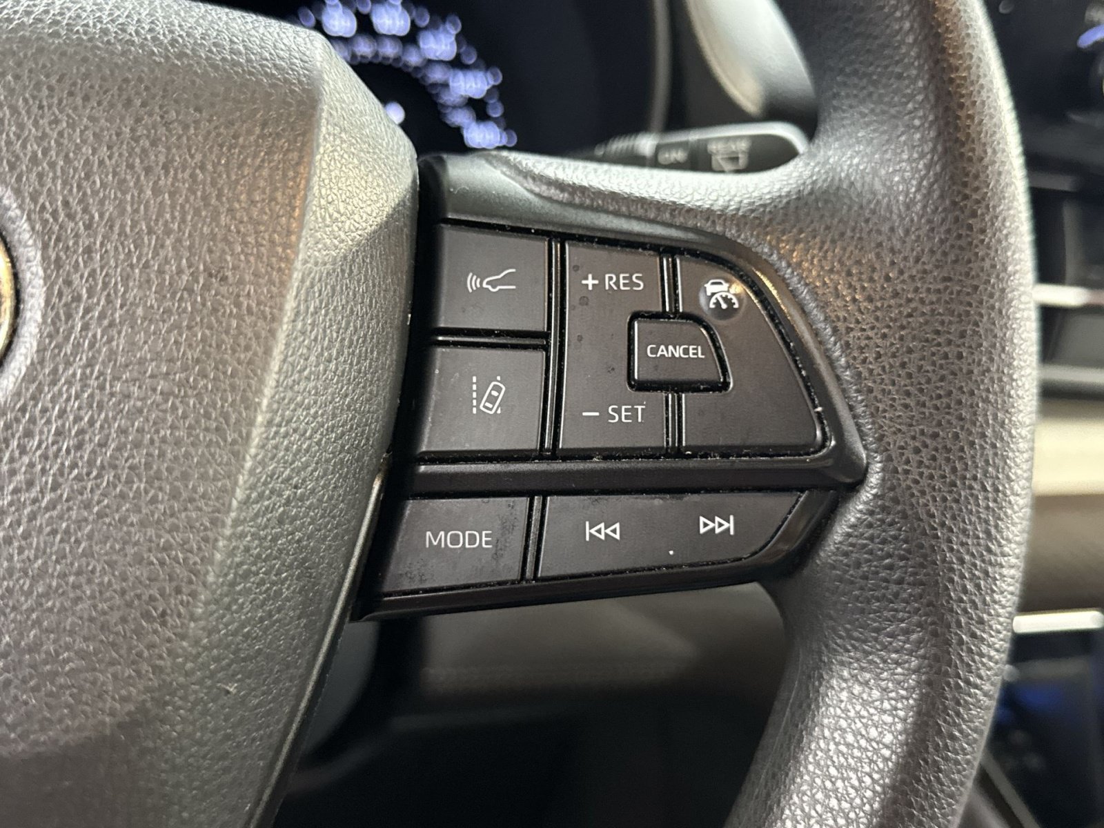 Used 2023 Toyota Sienna LE FWD image 44