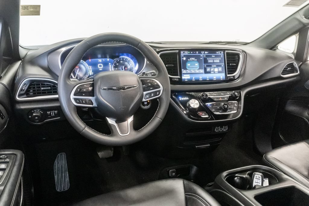 Certified 2025 Chrysler Pacifica Select FWD image 7