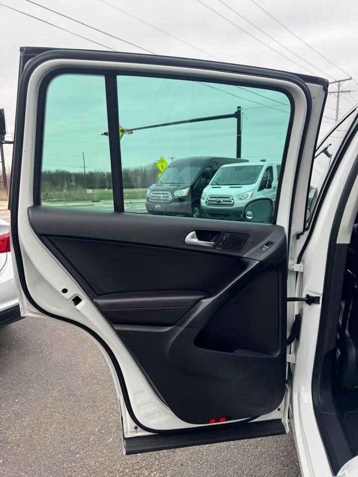 Used 2017 Volkswagen Tiguan Sport image 14