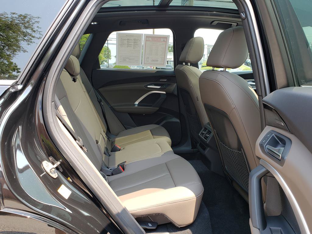 Used 2025 Audi Q5 Premium Plus w/ Premium Plus AWD/4WD image 16