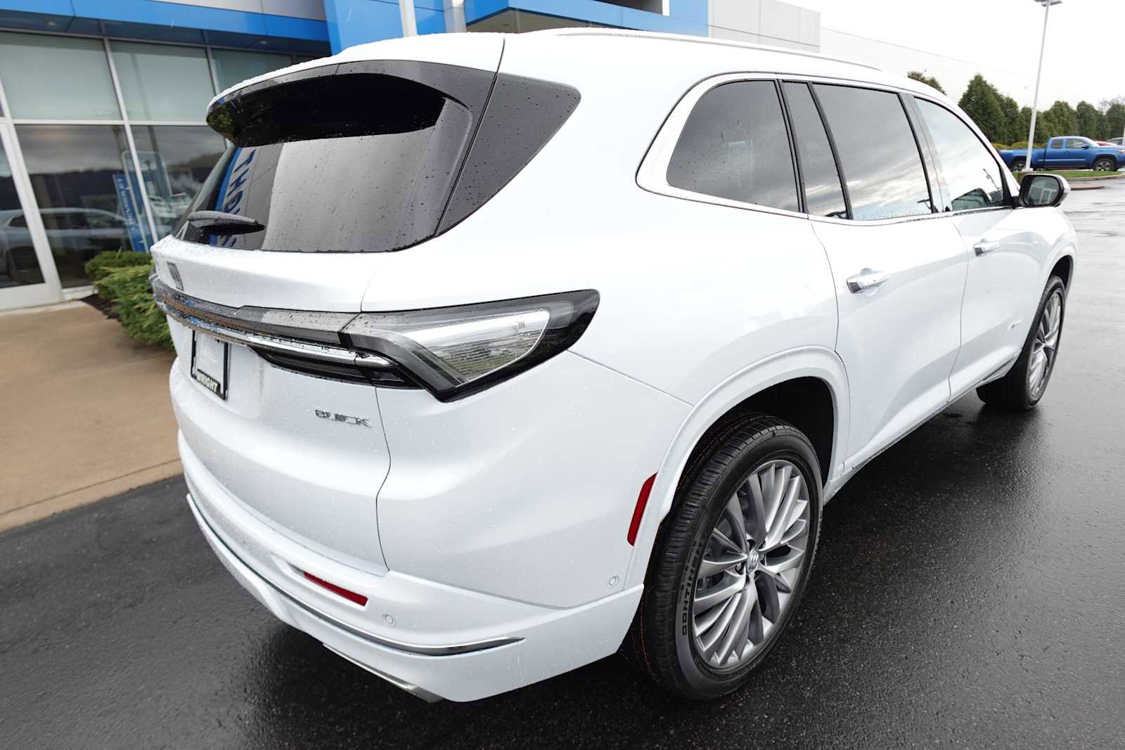 New 2026 Buick Enclave Avenir w/ Super Cruise Package image 3